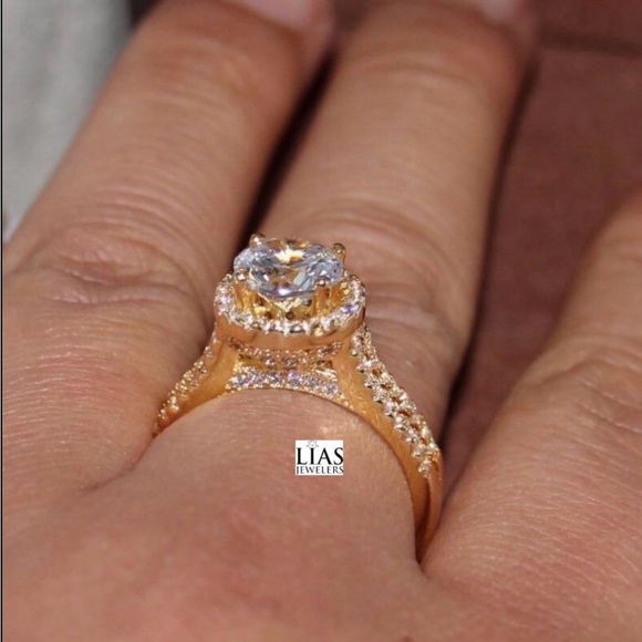 New 18k yellow gold engagement ring